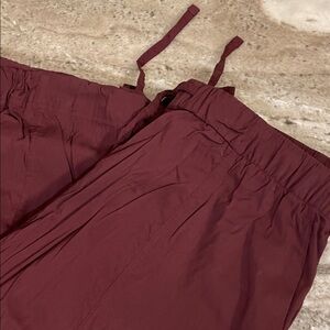 Lululemon light weight mid rise cargo pants M